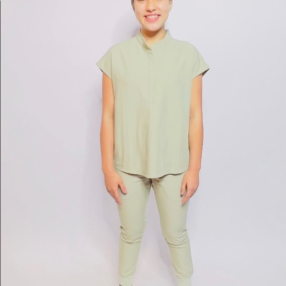 New nursing scrubs - Picture 3 of 6